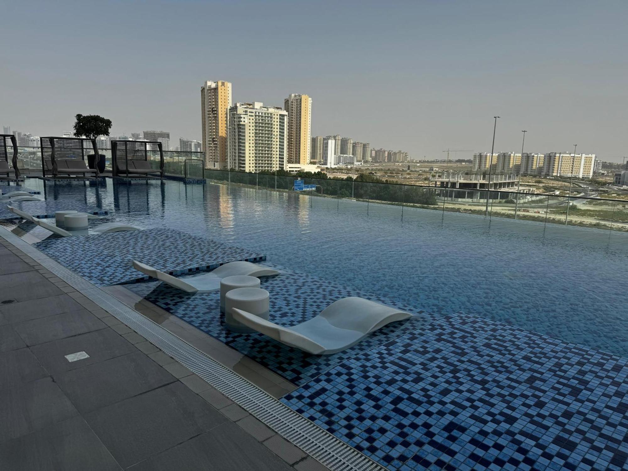 Adagio Jumeirah Village Triangle Dubái Exterior foto